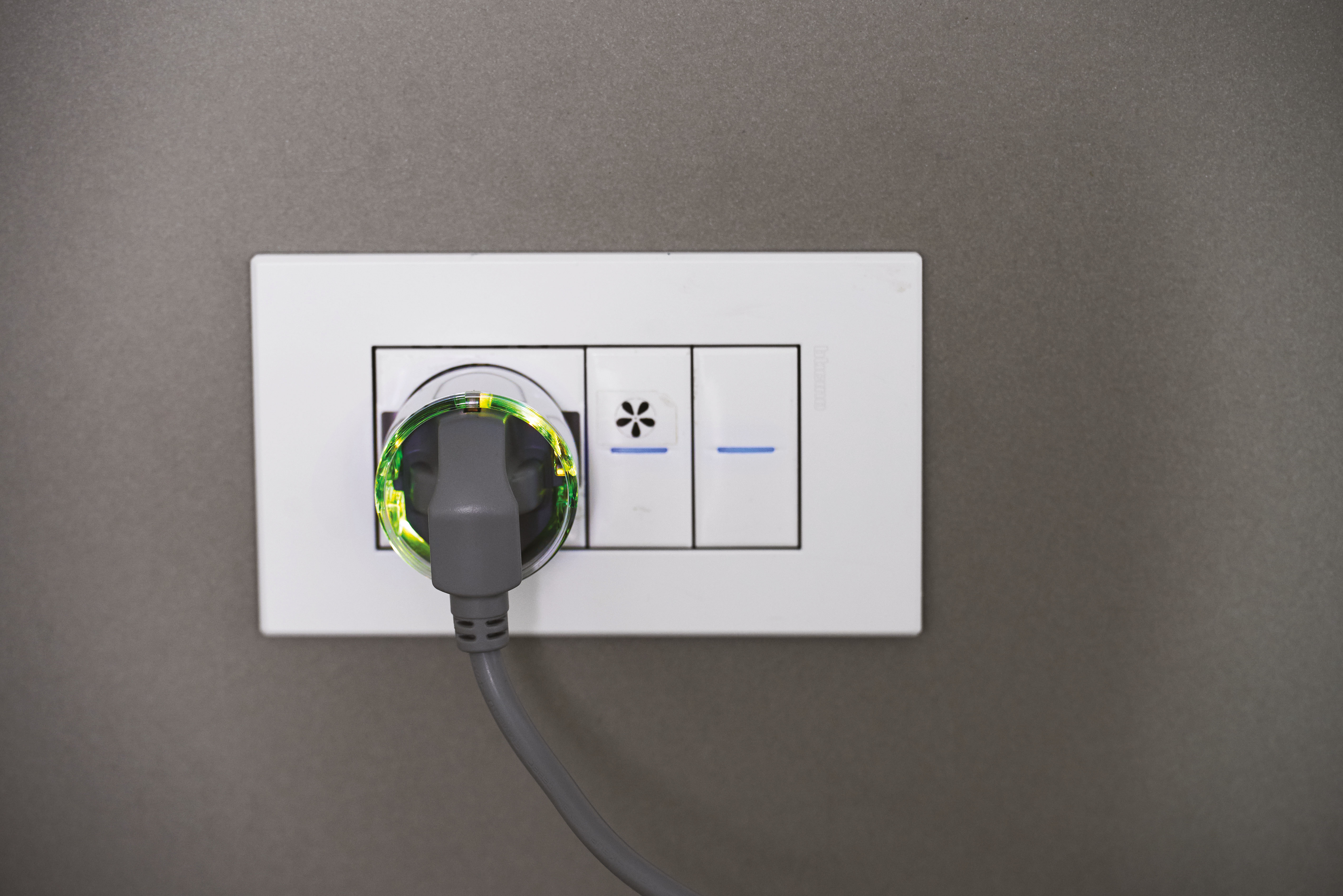 Nice Plug-Control Typ F smarte Zwischensteckdose mit Verbrauchsmessung