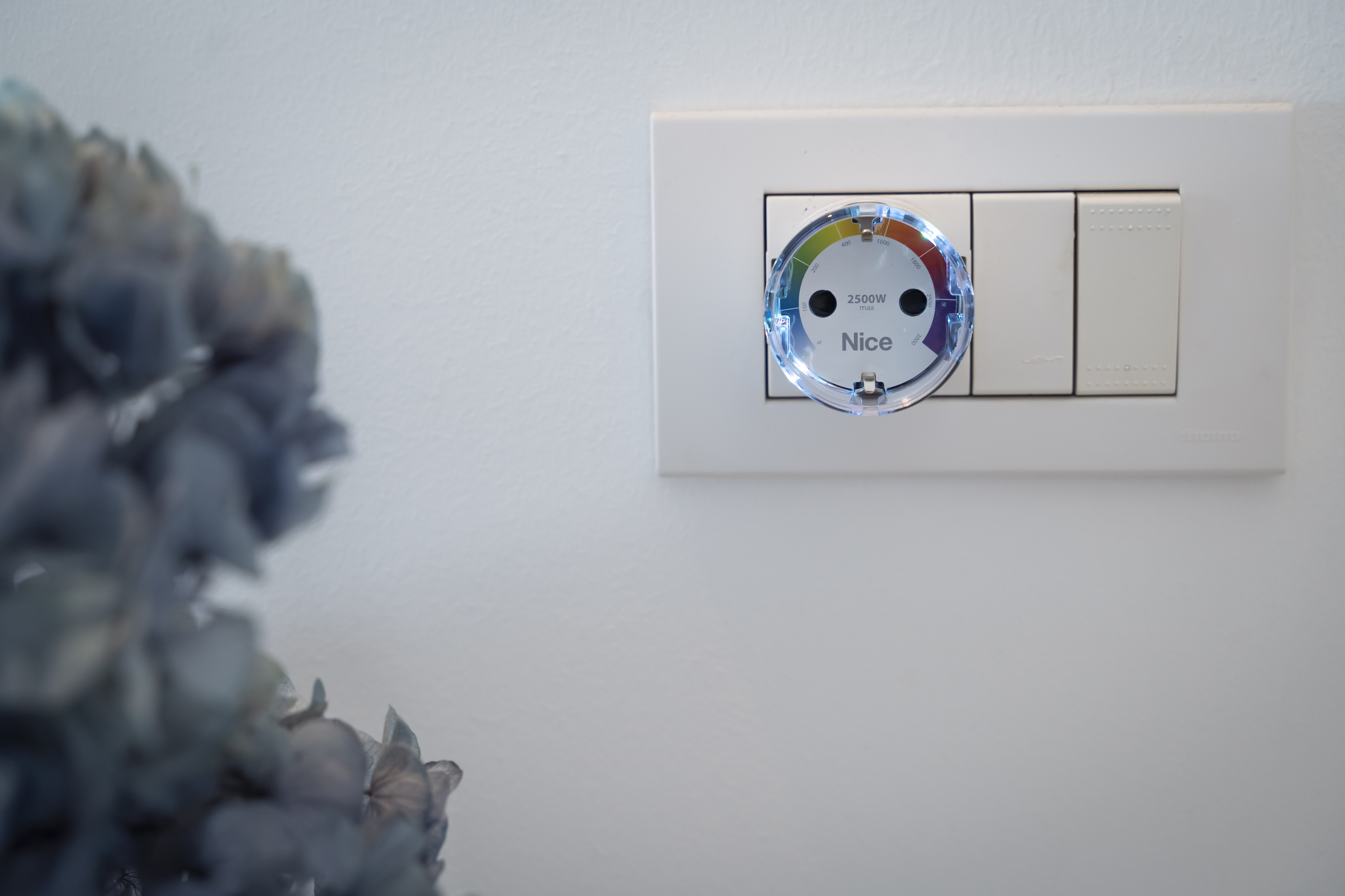 Nice Plug-Control Typ F smarte Zwischensteckdose mit Verbrauchsmessung