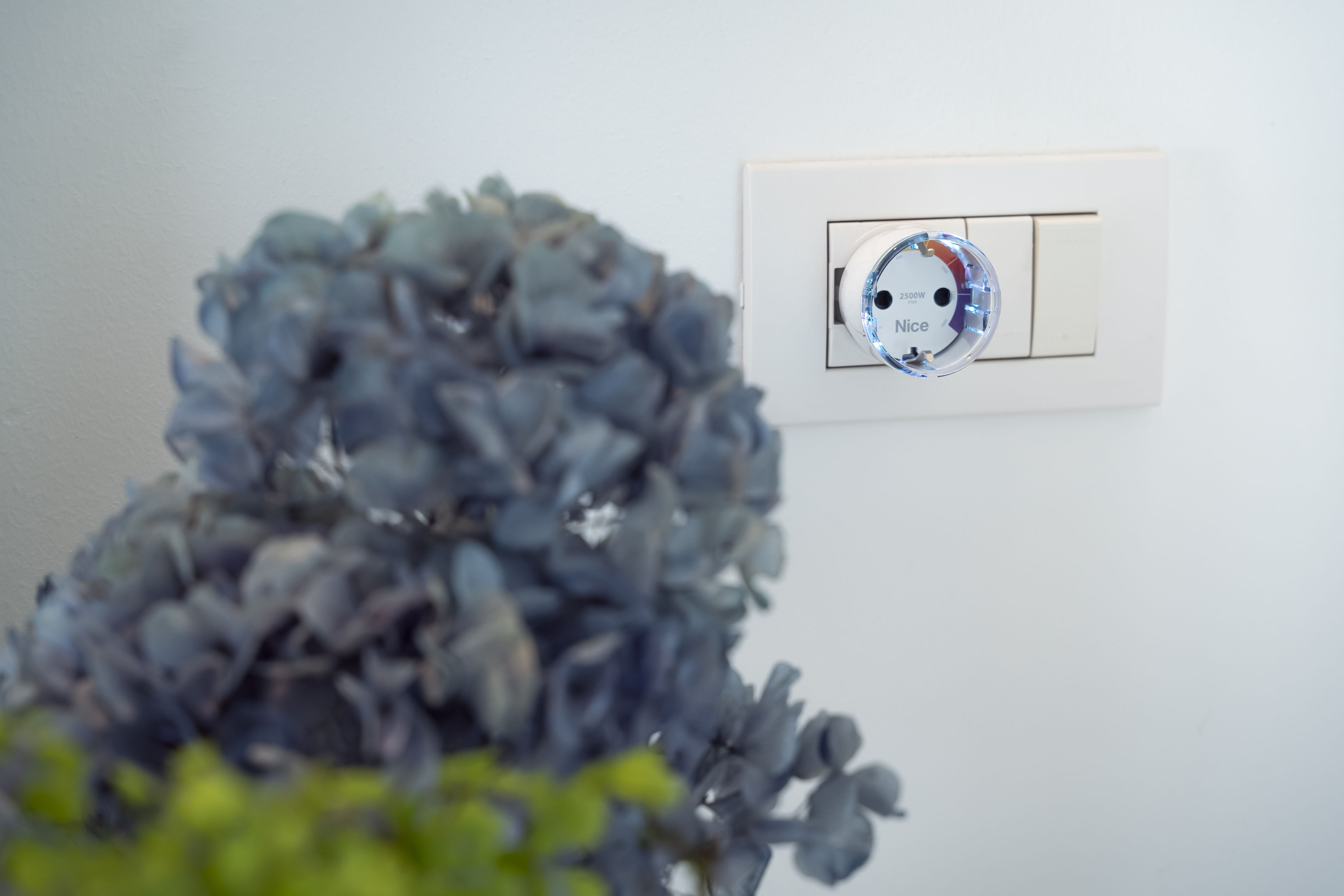 Nice Plug-Control Typ F smarte Zwischensteckdose mit Verbrauchsmessung